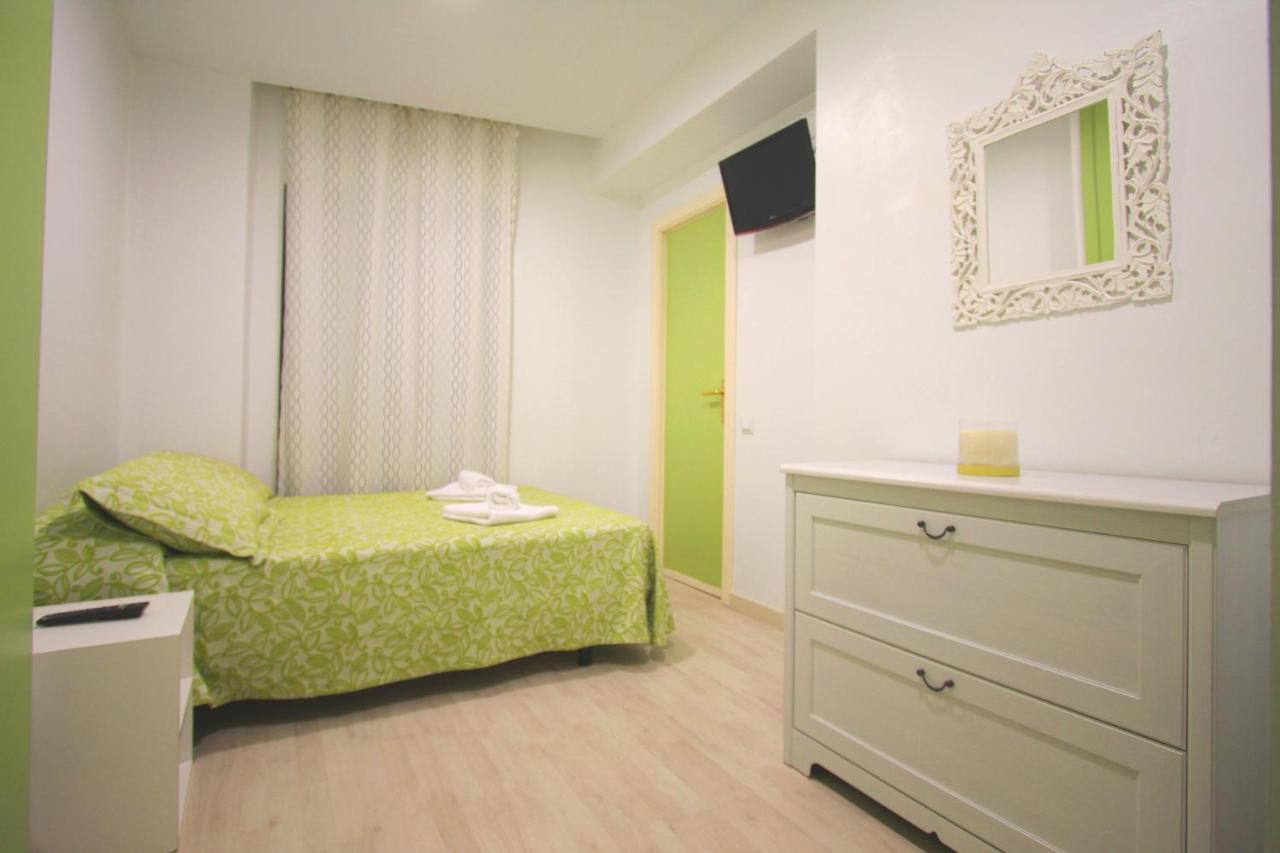 Residencia Universitaria Tagaste Barcelona Habitación foto